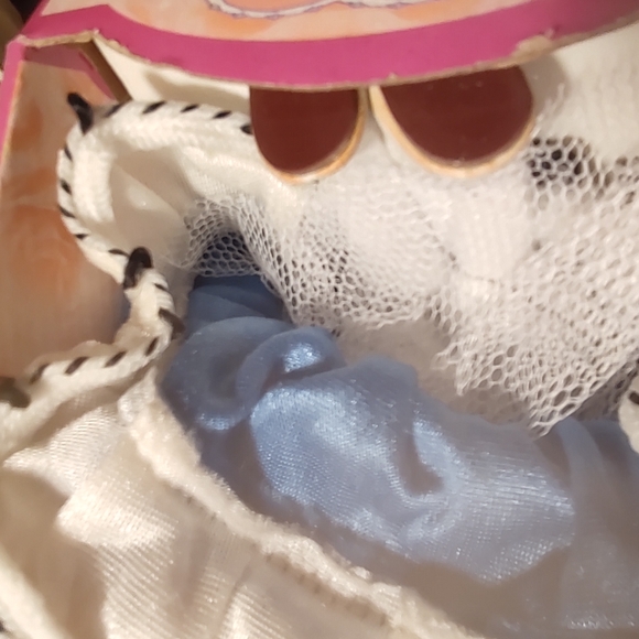 Vintage Rose Collection porcelain doll limited edition still in box - Picture 2 of 10